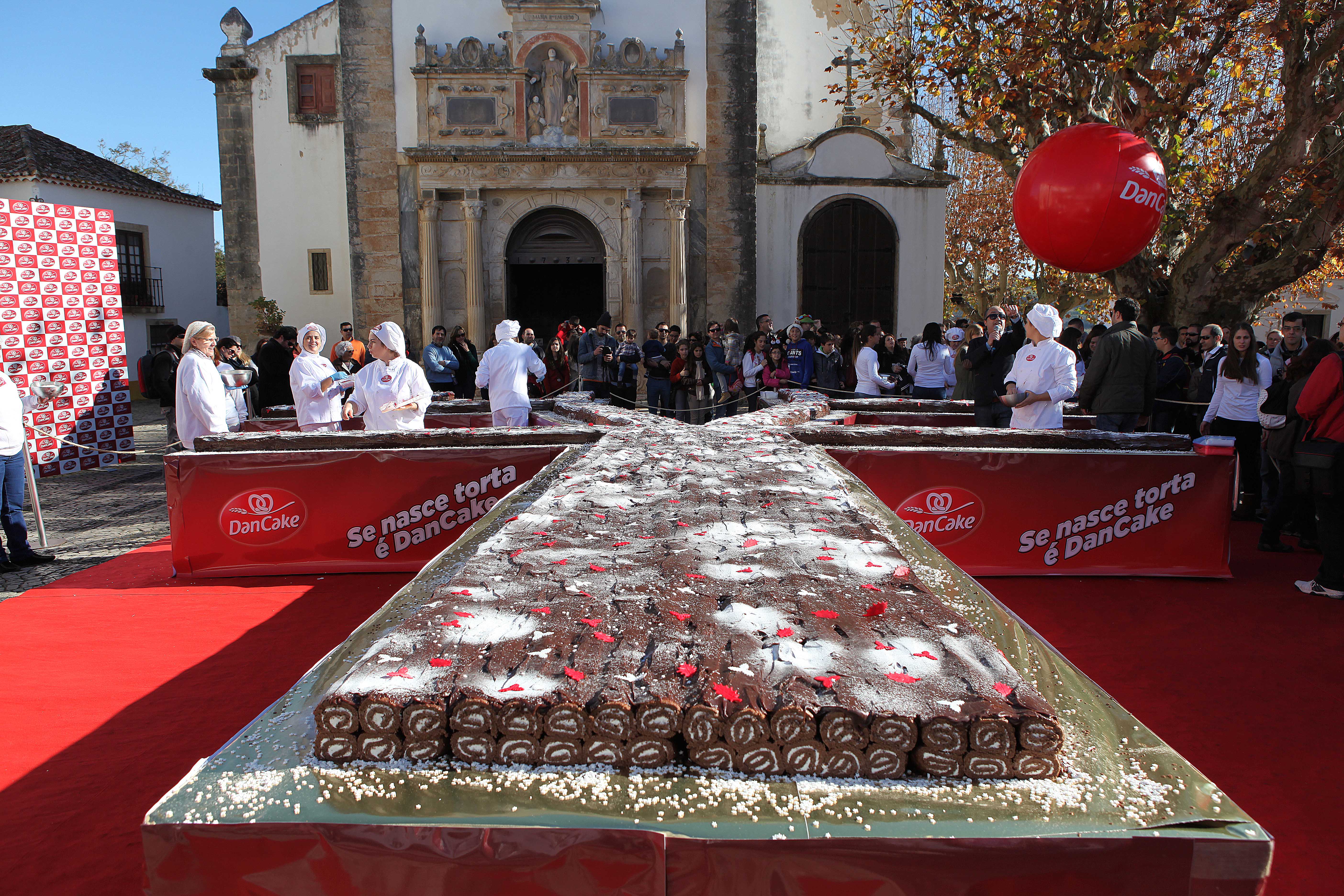 Em 2013, a DanCake criou a Maior Torta de Chocolate do Mundo, em Óbidos
